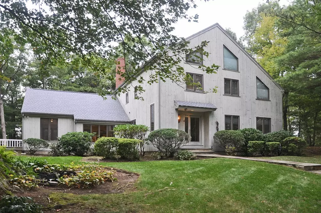 Milton, MA 02186,4 Crestview Ln