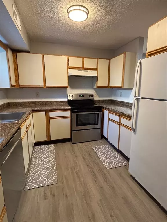 Lowell, MA 01850,375 Aiken Ave #1