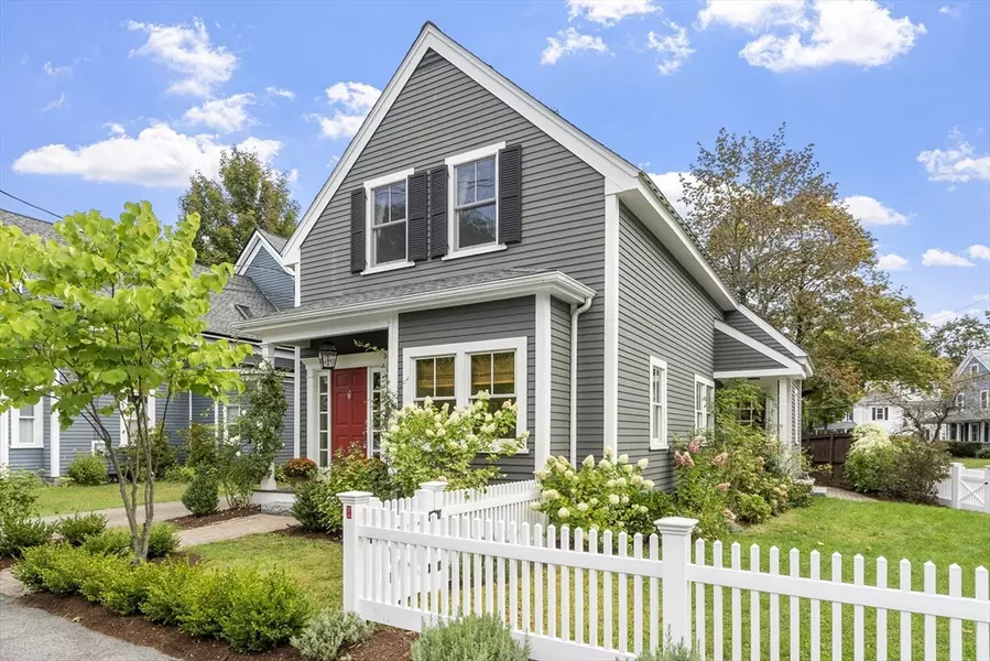 27 Pine St, Concord, MA 01742