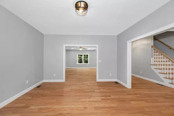 Tyngsborough, MA 01879,17 Norris Rd