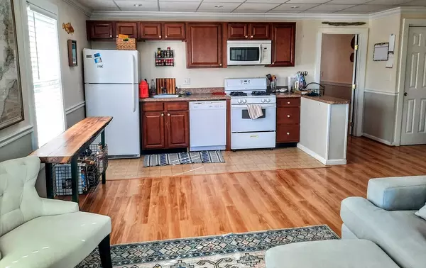 Plymouth, MA 02360,204 Water St. #1