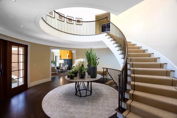 Brookline, MA 02445,1 Chestnut Place