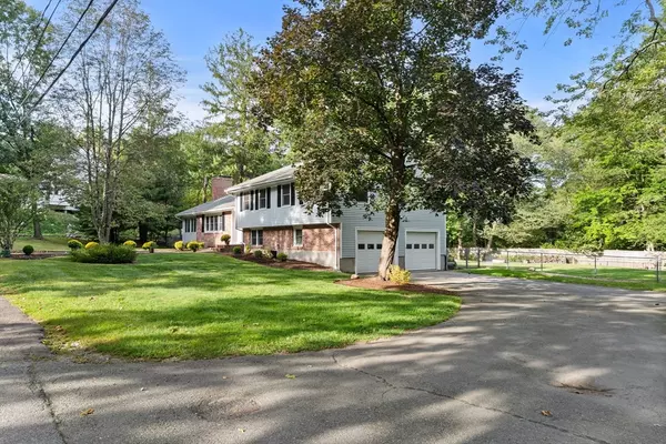 Dedham, MA 02026,8 Karen Pines St