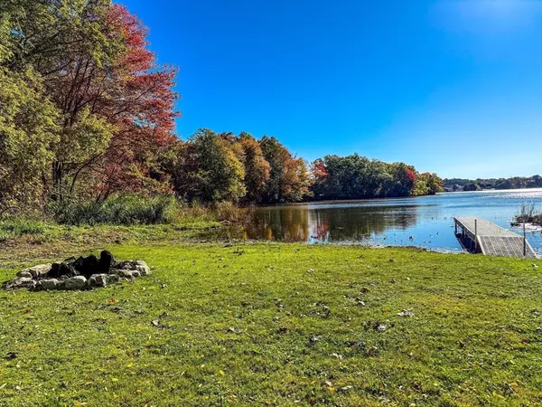 82 Holden St, Worcester, MA 01605