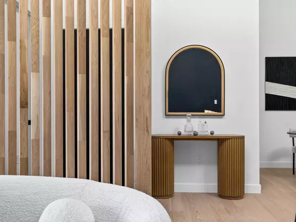 Boston, MA 02122,22 High Street #PH13