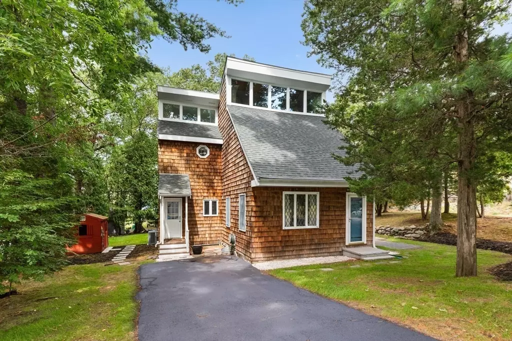 Lexington, MA 02421,18 Greenwood St