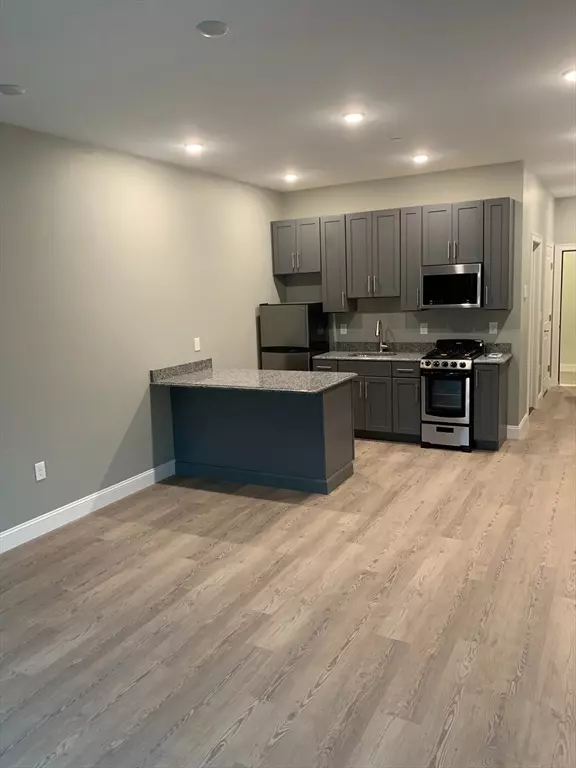 Revere, MA 02151,14 Yeamans #311