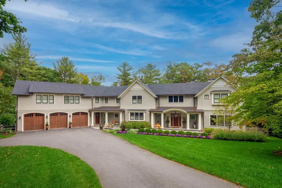 343 Nashawtuc Rd, Concord, MA 01742
