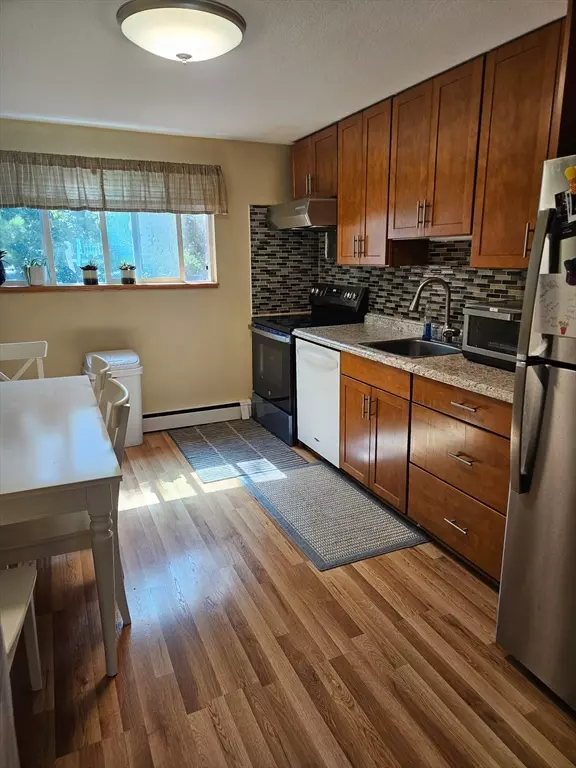 Weymouth, MA 02190,8 Woodcrest Ct #4