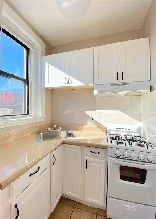 Lynn, MA 01901,124 Central #41
