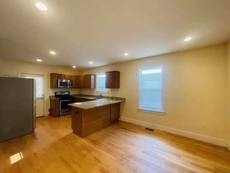 35 Pratt St #1, Boston, MA 02134