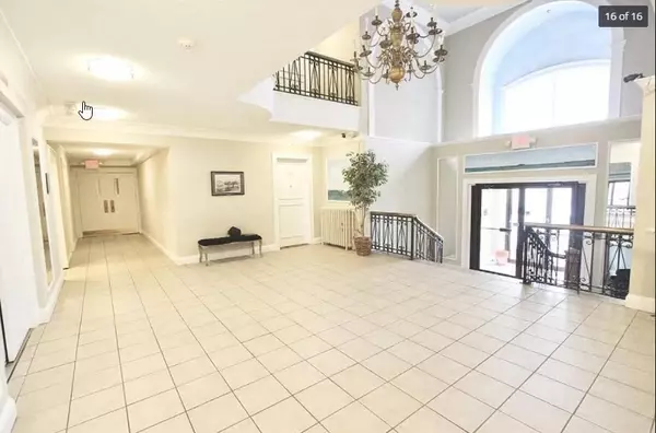 Lynn, MA 01902,285 Lynn Shore Dr #304