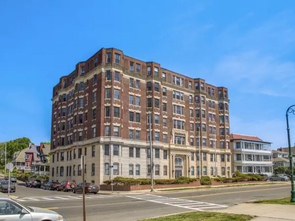 Lynn, MA 01902,285 Lynn Shore Dr #304