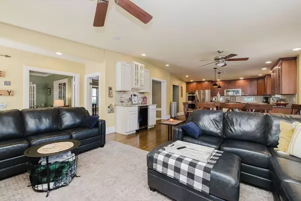 Mansfield, MA 02048,99 Pleasant Street
