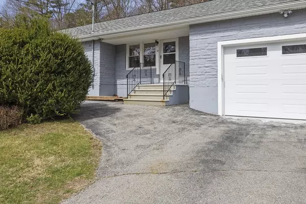 Uxbridge, MA 01569,38 William Ward St