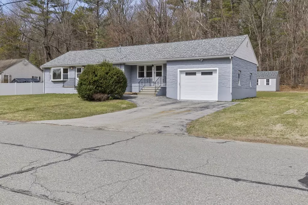 Uxbridge, MA 01569,38 William Ward St