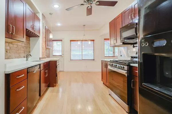 Boston, MA 02128,197 Falcon St