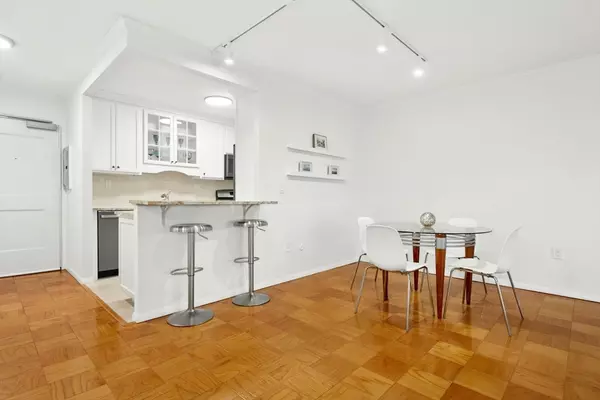 Boston, MA 02114,6 Whittier Pl #9H