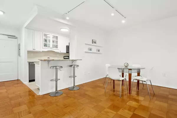 Boston, MA 02114,6 Whittier Pl #9H