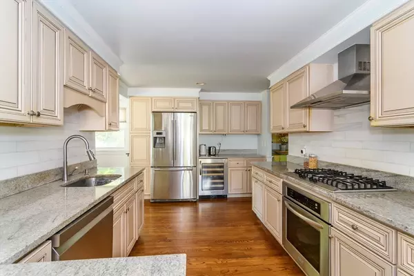 Wellesley, MA 02481,206-R Cedar Street