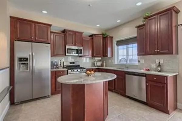 Westford, MA 01886,4 Arapahoe Way #4