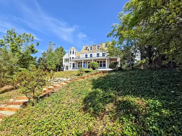 Bourne, MA 02556,10 Squeteague Harbor Rd