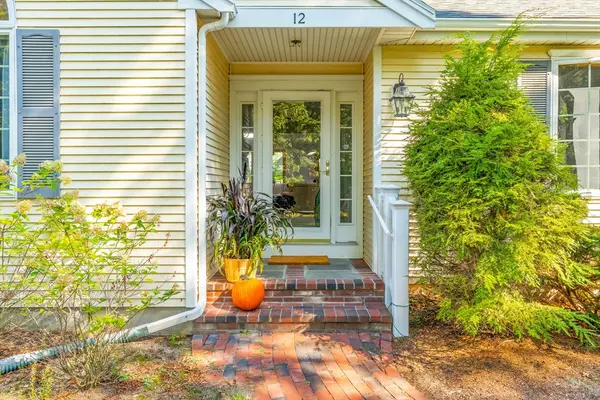 Mashpee, MA 02649,12 Yardarm Drive