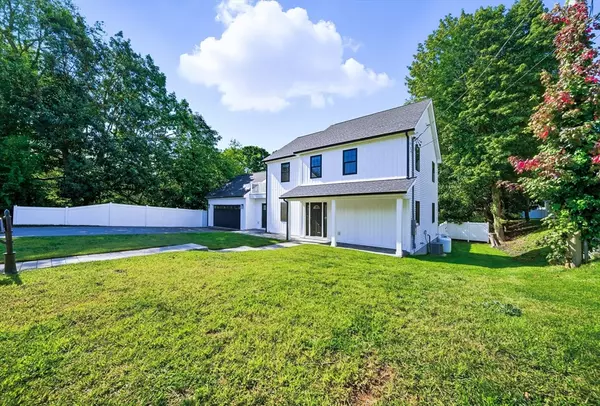 Shrewsbury, MA 01545,15 Lakeside Dr