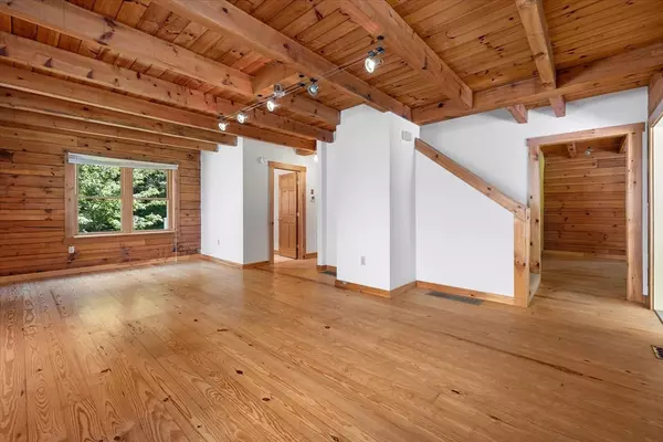 Orange, MA 01364,72 East Rd