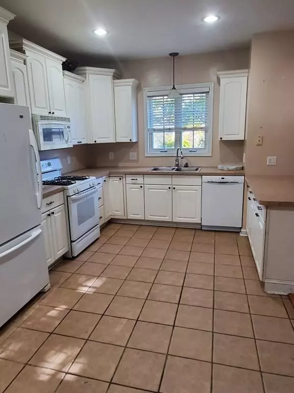 39 Bond Street, Fall River, MA 02720