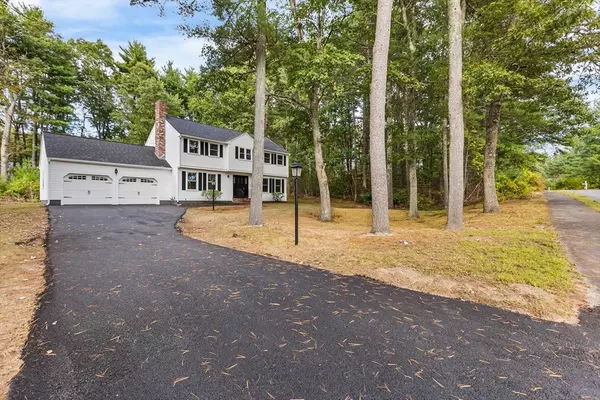 Walpole, MA 02081,24 Pine Hill Dr