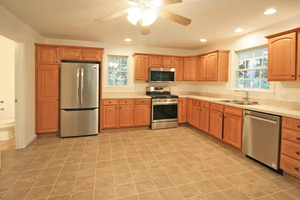 Easthampton, MA 01027,36 Torrey