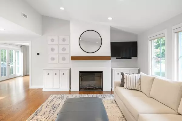 Natick, MA 01760,22 Fox Hill Drive