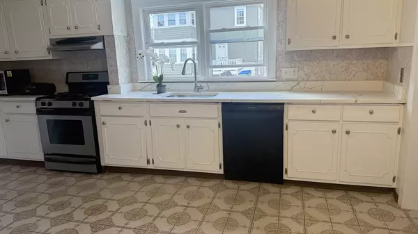 Medford, MA 02155,10-12 Eliot St #10
