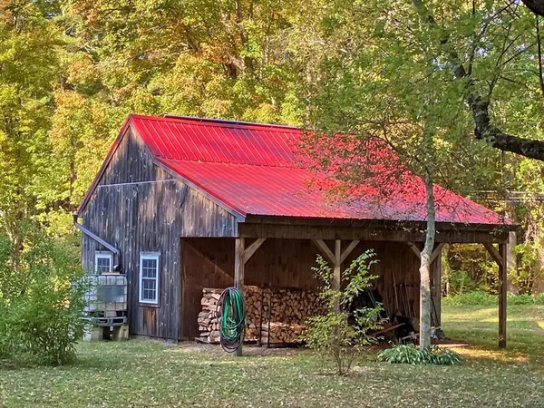 Petersham, MA 01366,30 Woodward Rd