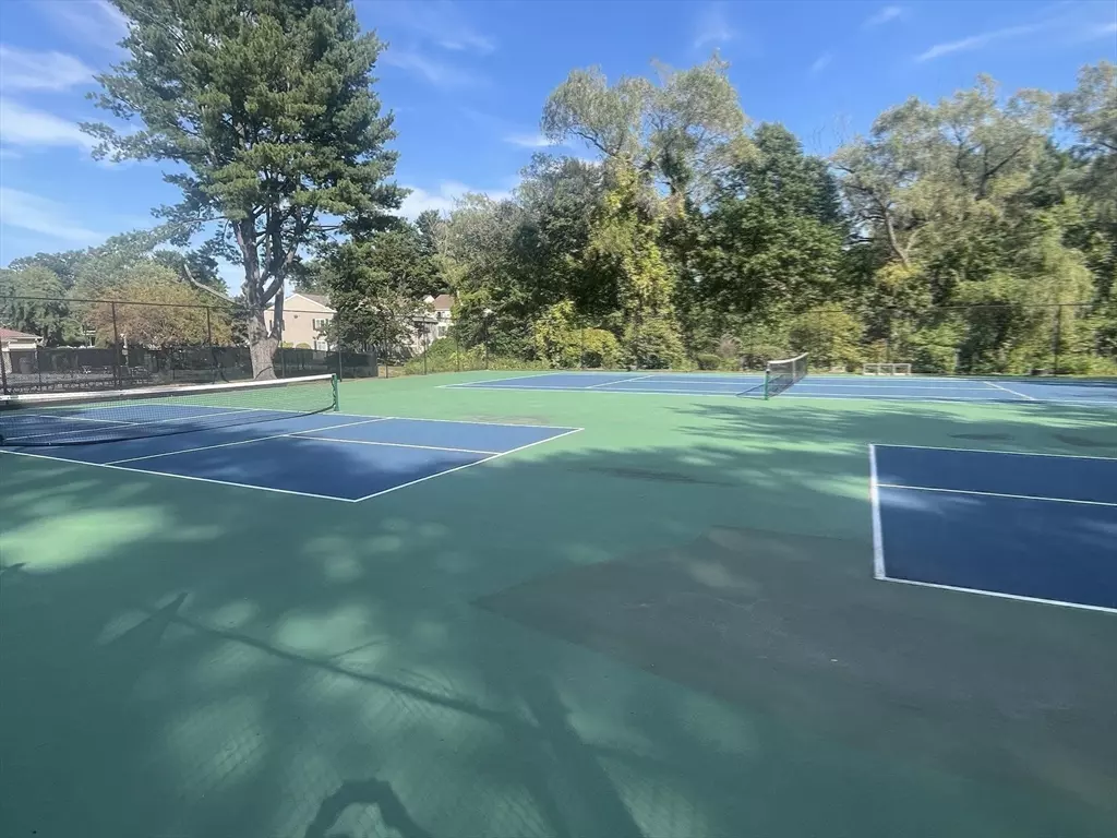 Natick, MA 01760,44 Village Hill Ln #44