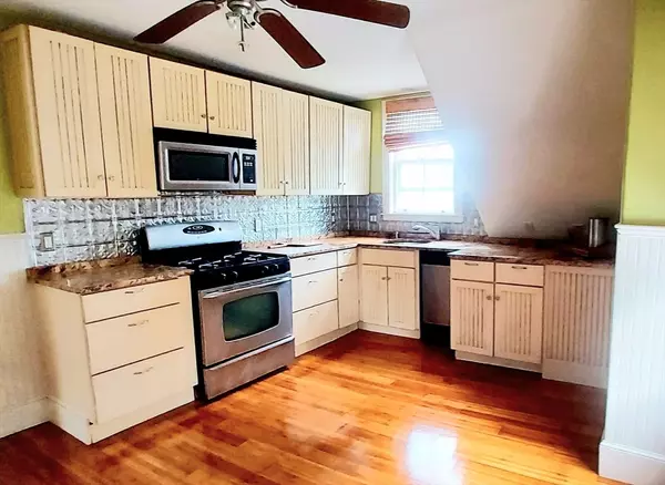 Plymouth, MA 02360,27-1/2 Fremont St #2