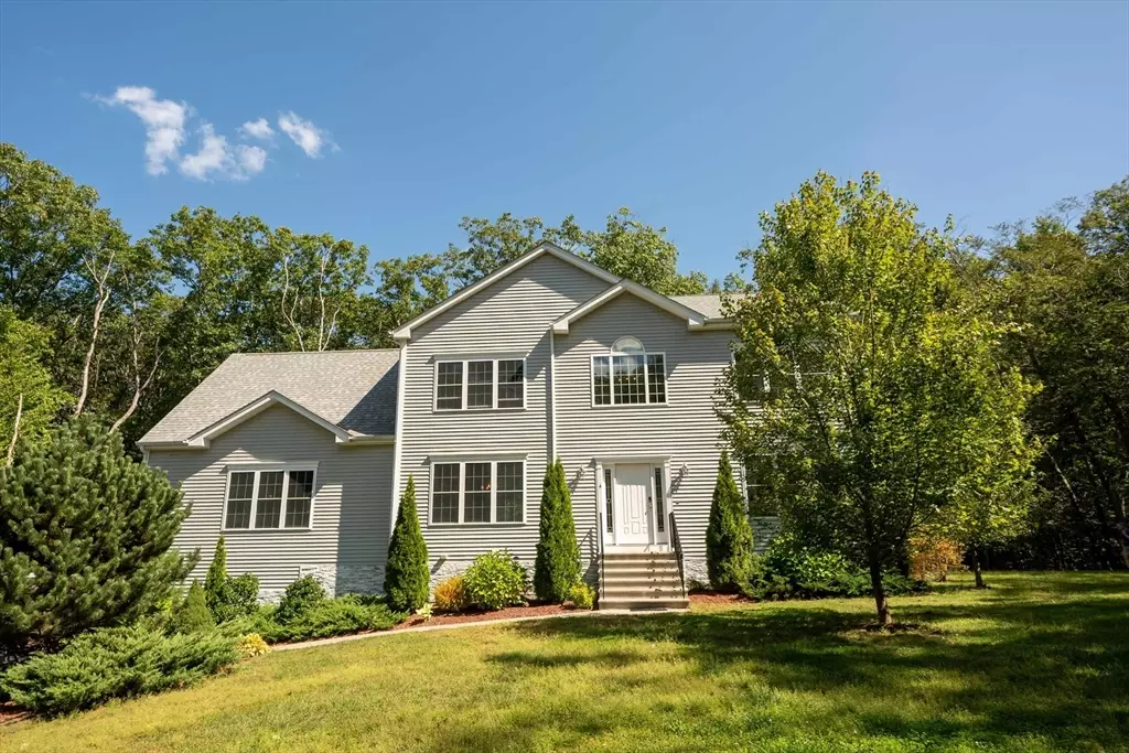 Upton, MA 01568,4 Farrar Rd