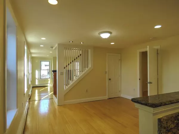 Abington, MA 02351,1077 Bedford St