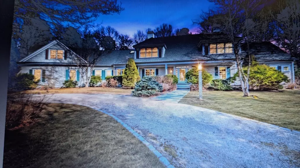 10 Wintergreen Lane, Sandwich, MA 02563