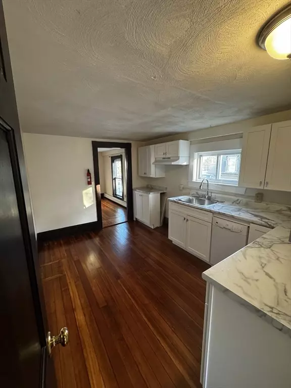 Marblehead, MA 01945,7 Sewall St #3