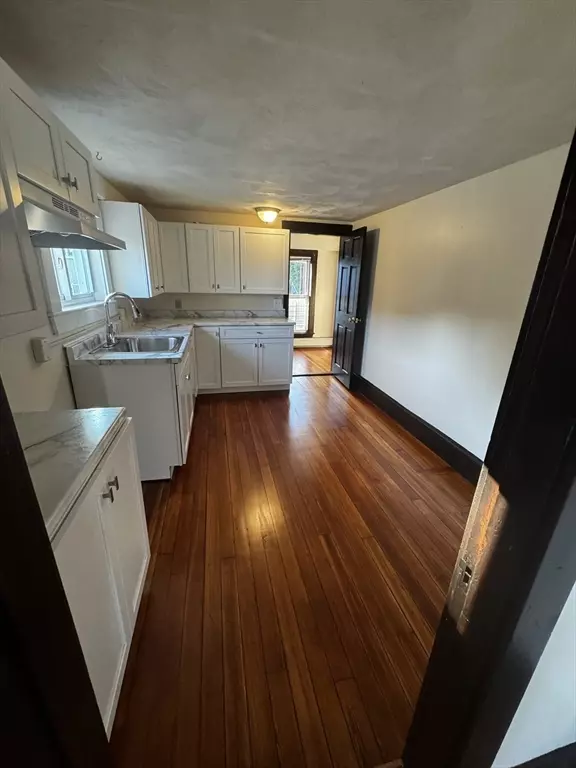 Marblehead, MA 01945,7 Sewall St #3