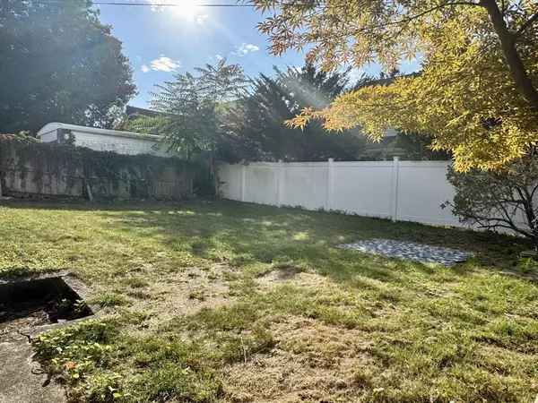 Newton, MA 02465,1639 Washington St