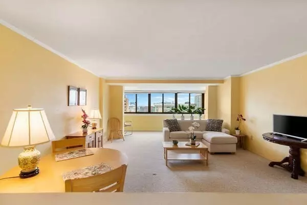 Boston, MA 02114,2 Hawthorne Pl #16P