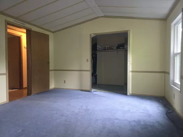 Raynham, MA 02767,2 Emerald