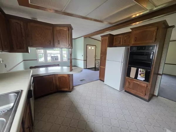 Raynham, MA 02767,2 Emerald