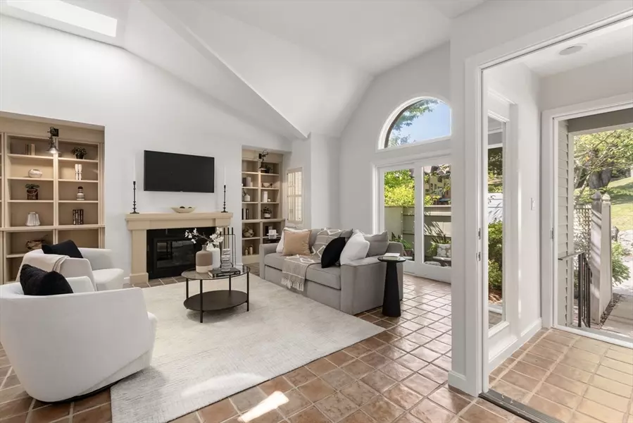 553 Boylston St #C-2, Brookline, MA 02445