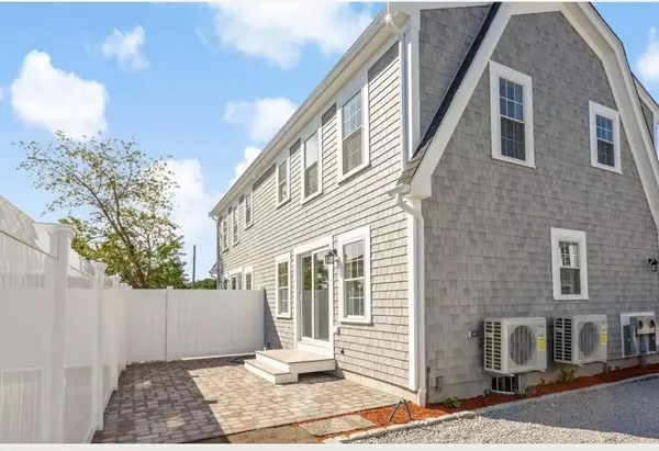Dennis, MA 02670,209 Main Street #4