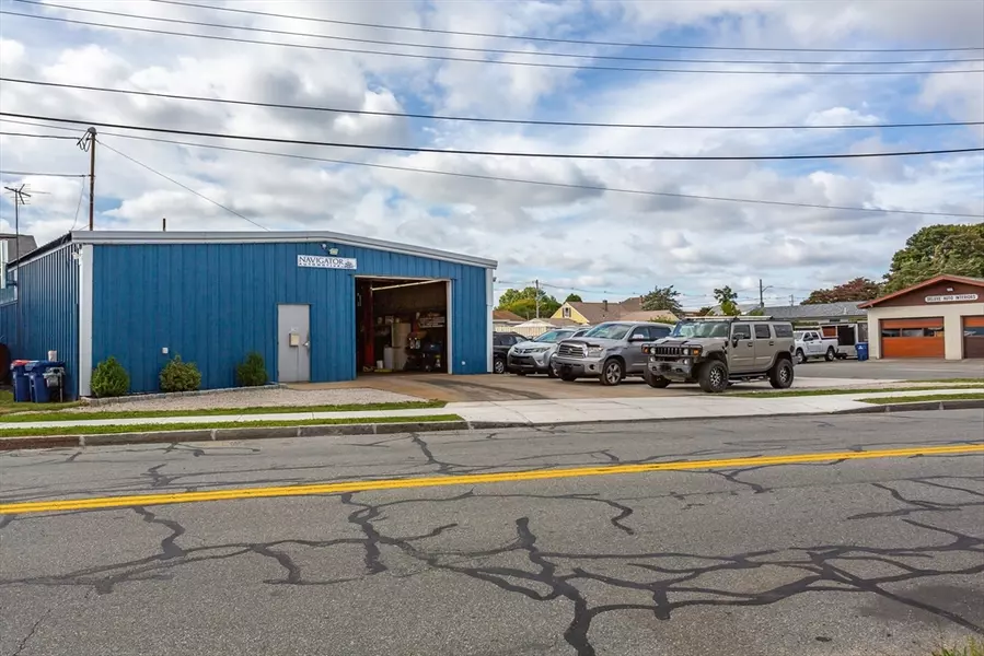 1593 Cove Rd, New Bedford, MA 02740