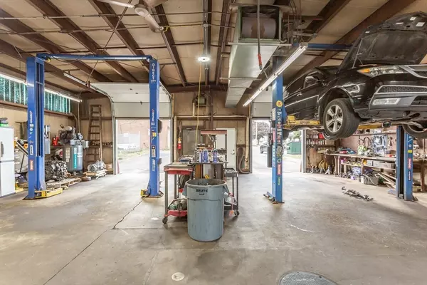 New Bedford, MA 02740,1593 Cove Rd